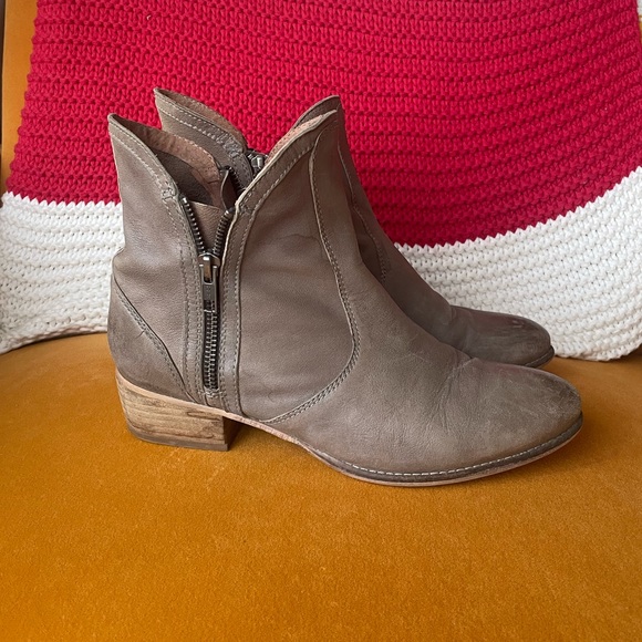 Seychelles Shoes - Seychelles “Lucky Penny” Distressed Gray Double Zip Boot - Size 8